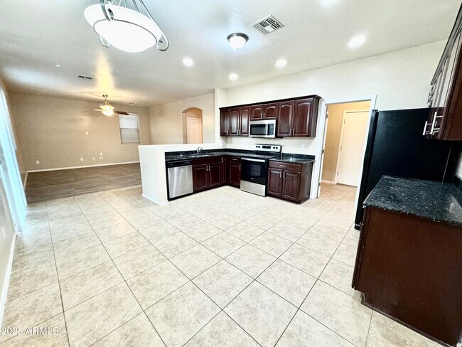 Building Photo - 42564 W Palmyra Ct
