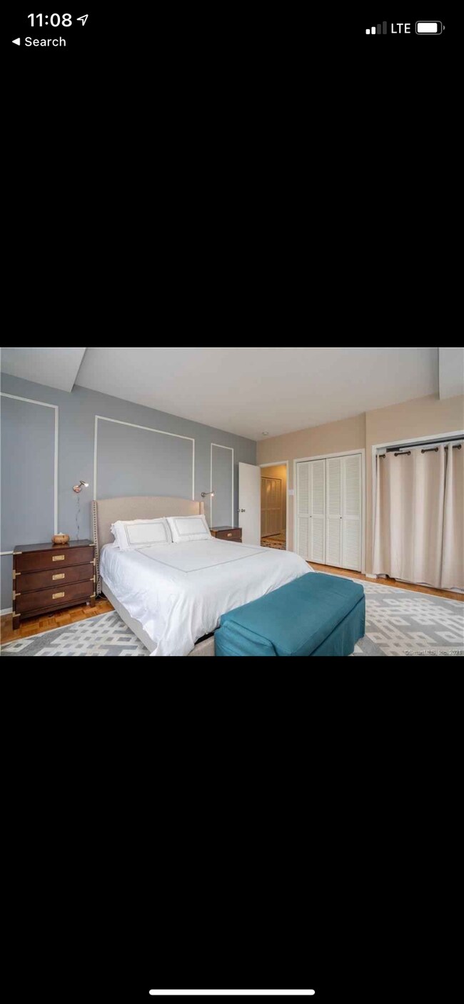 Building Photo - 1028 Farmington Ave