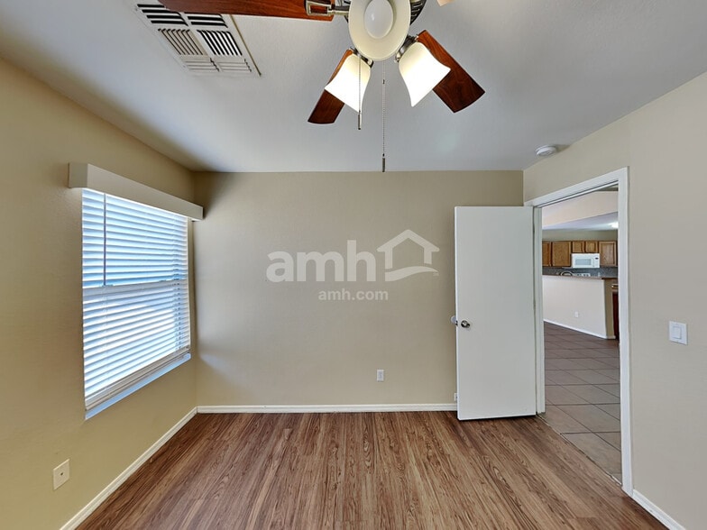 Building Photo - 16425 N 113th Dr