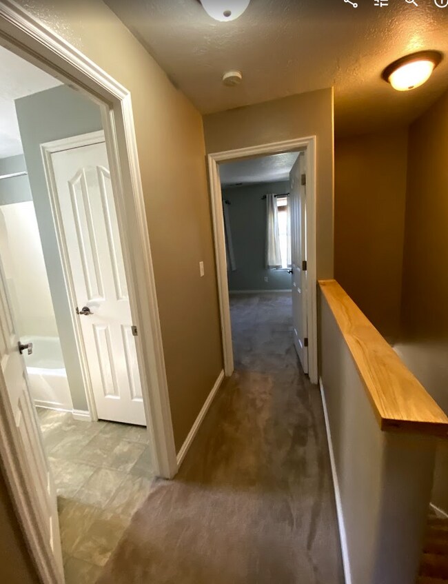 Building Photo - 879 Capital Ave