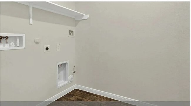 Building Photo - Room in House on Bethpage Dr