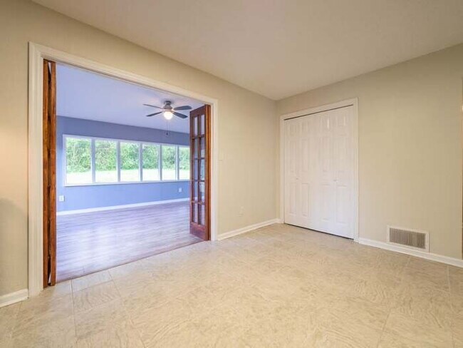 Building Photo - APPLY NOW