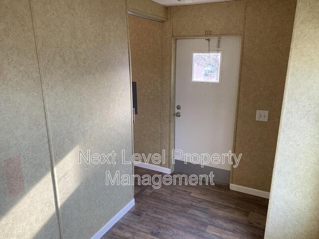 Building Photo - 111 S Cedar Dr