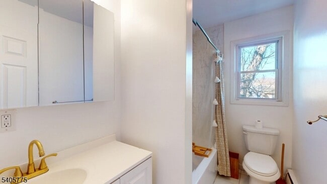 Building Photo - 121 3rd St