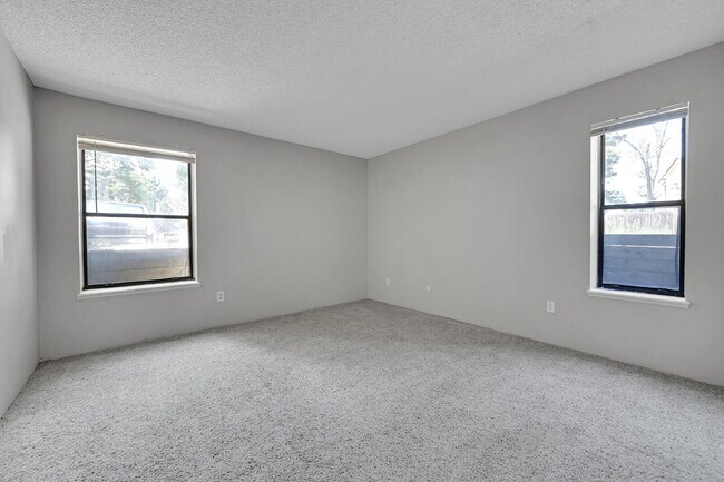 Building Photo - $1,350.00, 1-bedroom, 1-bathroom Lower Lev...