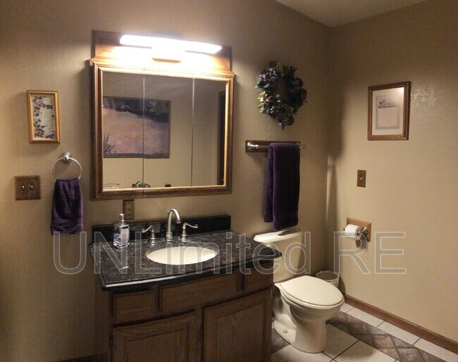 Building Photo - 2589 N Oakmont Dr
