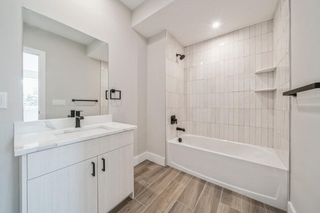 Building Photo - 203-205 Randolph Ave Unit# 101