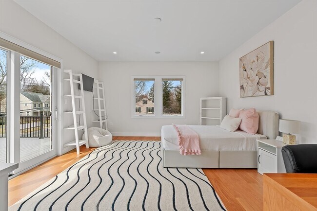 Building Photo - 5 Colonial Rd