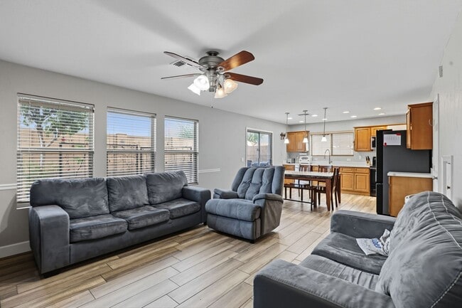 Building Photo - Beautiful 2-Story Home with Modern Upgrade...