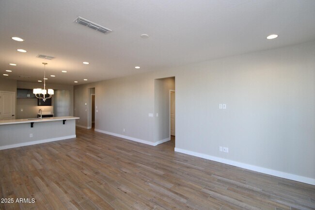 Building Photo - 5716 S Romano