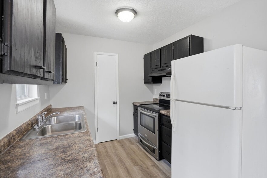 Building Photo - 2603 W 55th St