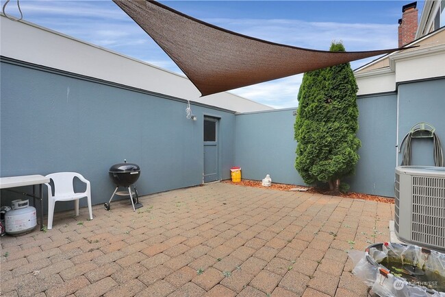Building Photo - Beautiful 3-Condo in Lakewood – Apply Today!
