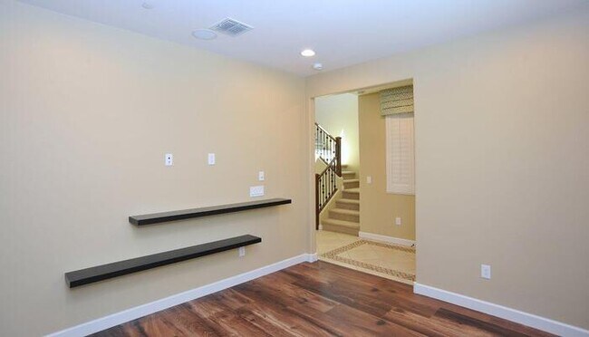 Building Photo - Stunning Executive Home (former model) in ...