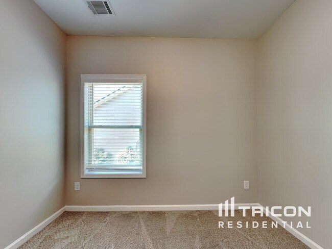 Building Photo - 2154 Massey Ln