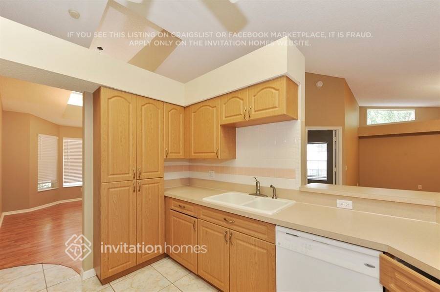 Building Photo - 5430 Los Palos Dr