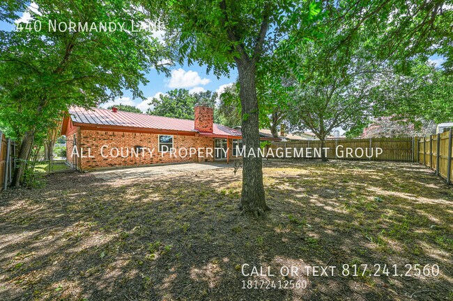 Building Photo - 440 Normandy Ln