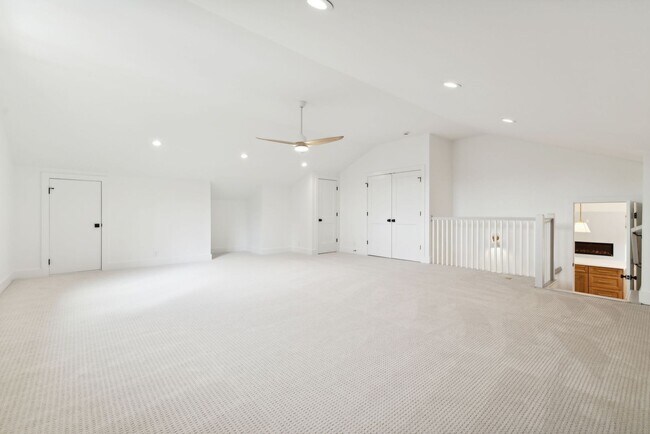 Building Photo - Completely renovated ranch 4BR/4BA ranch h...