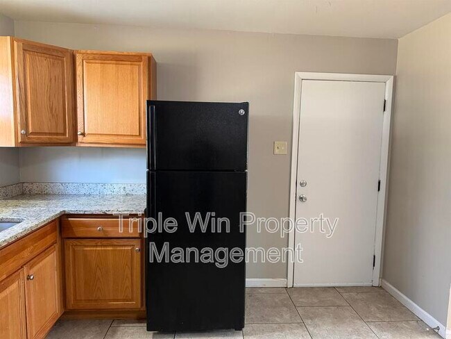 Building Photo - 10191 Mayfair Dr