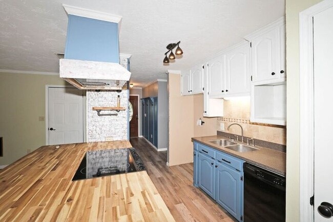 Building Photo - 7303 Calumet Pl