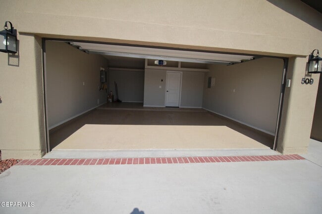 Building Photo - 509 Cedarwood Ave