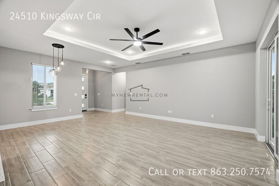 Building Photo - 24510 SW Kingsway Cir