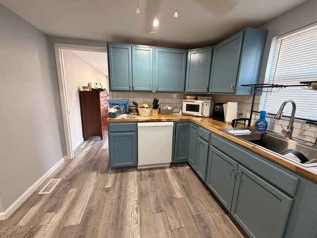 Building Photo - 4917 Andersonville Hwy