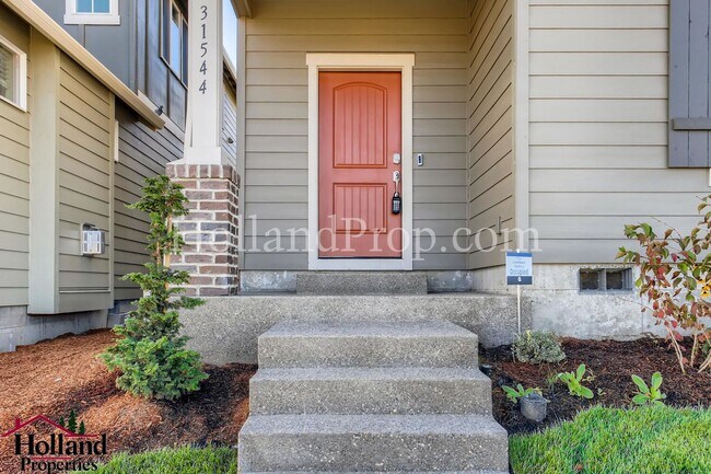 Building Photo - Gorgeous 4 Beds 2.5 Baths Single Family in...