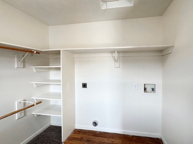 Building Photo - Adrian College Less than 2 miles away*********** Sand Creek 1 Bedroom*************Rent $999/month