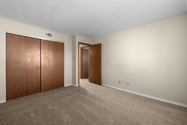 Deerfield Apartments | 2 Bedroom Traditional Style | Bedroom - Deerfield Apartments