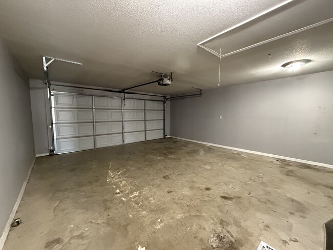 Building Photo - 3591 Dover Dr