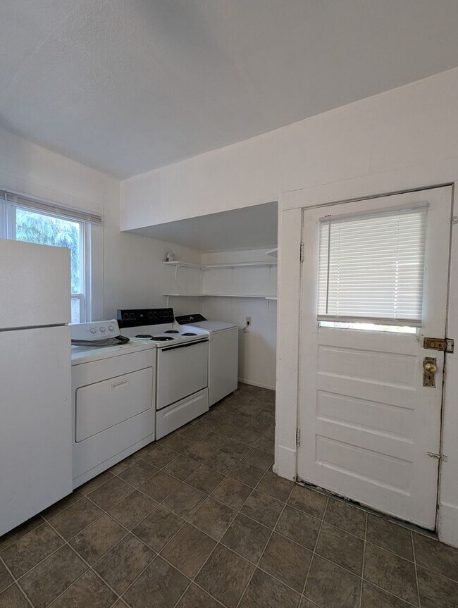 Building Photo - $1,000 Grocery Store Gift Card! 4 Bedroom,...