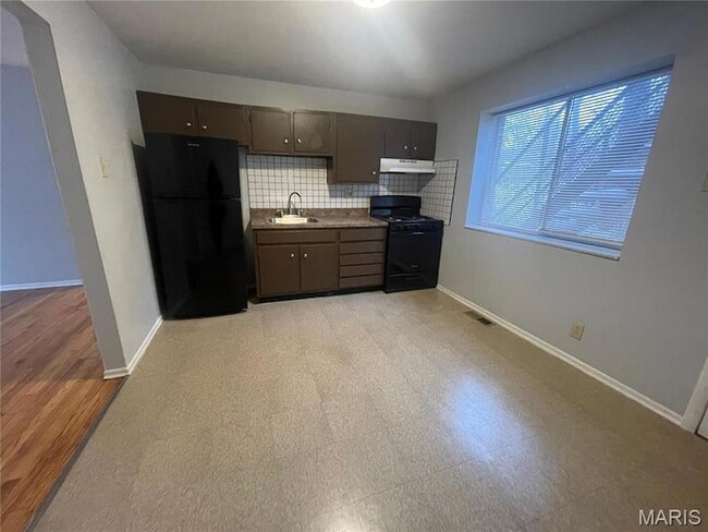 Building Photo - 253 Chambers Rd