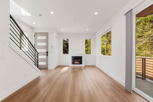 Building Photo - 106 6th St South