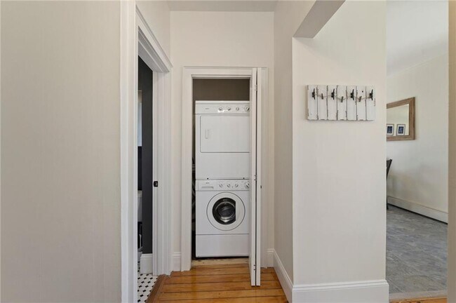 Building Photo - 15 W Narragansett Ave