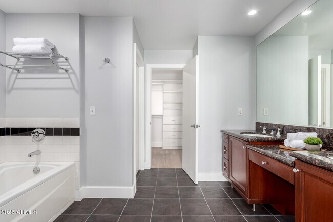 Building Photo - 1326 N Central Ave