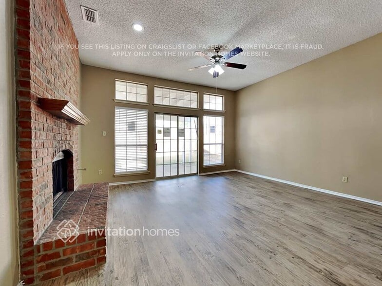 Building Photo - 2060 Camelot Dr