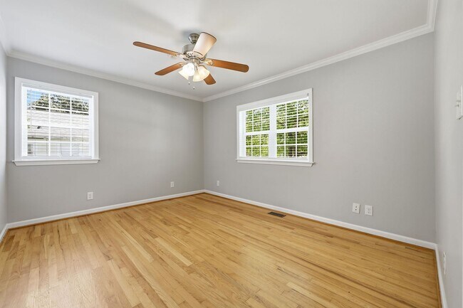 Building Photo - Modern Updates in this Classic 3bedroom/2.5 Bath Home in Erwin