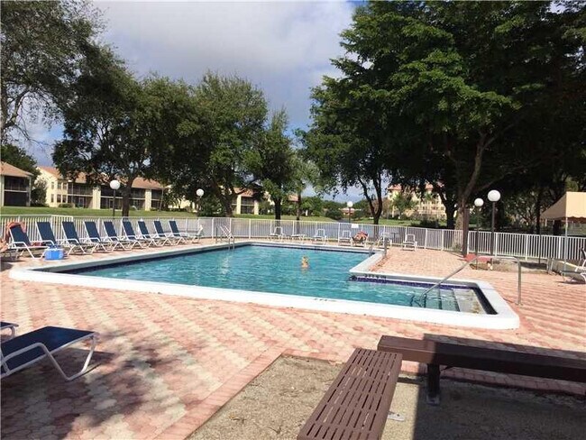 Building Photo - 2059 SW 15th St