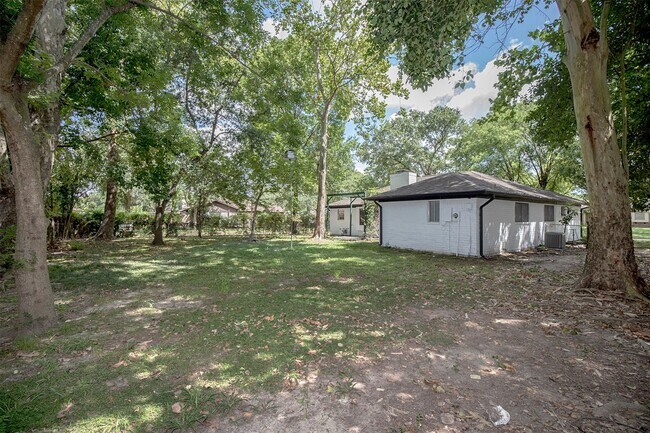 Building Photo - 802 Wavecrest Ln