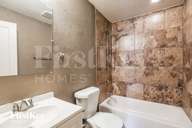 Building Photo - 3419 S Home Ave