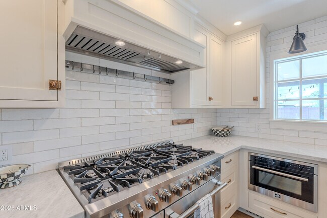 Building Photo - 2649 N Granite Reef Rd