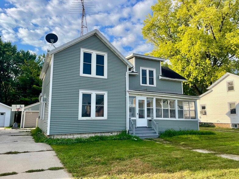 Primary Photo - 360 Grove St