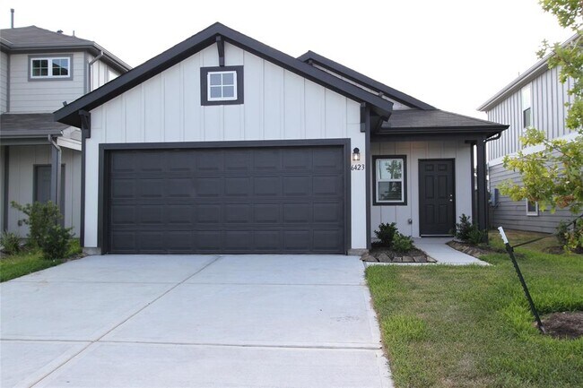 Primary Photo - 6423 Lakeview Haven Dr
