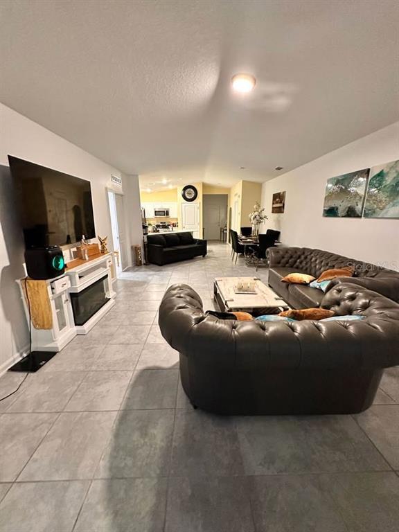 Building Photo - 684 Sand Pne Ln