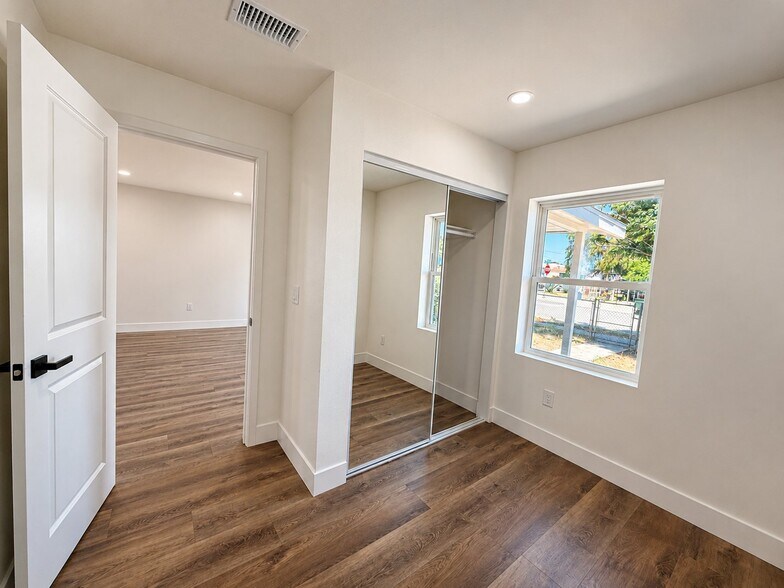 Building Photo - 8806 Chantry Ave