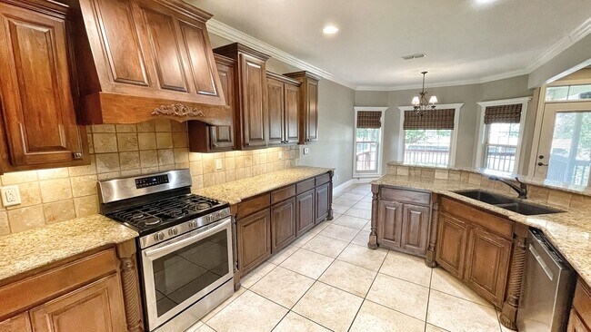 Building Photo - 1501 NE Greenbrier Ct
