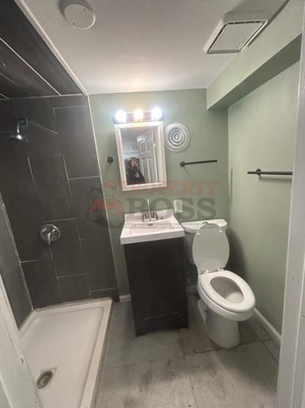 Building Photo - 1531 Taney Pl