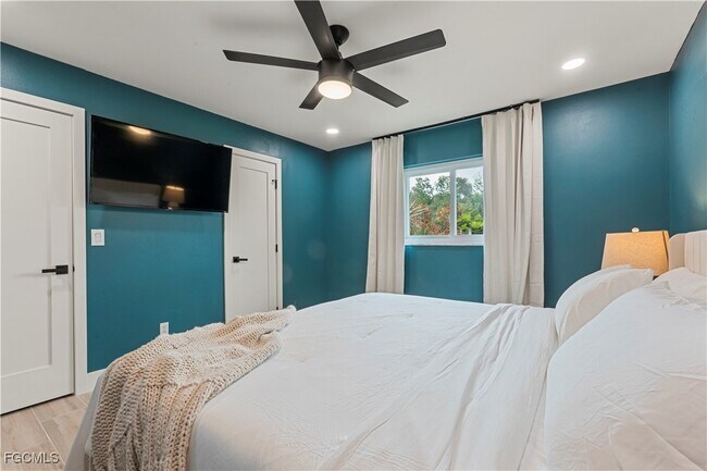 Building Photo - 2412 La Salle Ave