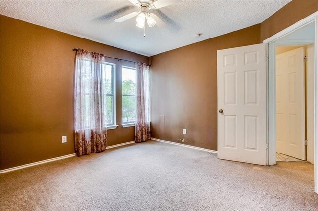 Building Photo - 2622 Glen Field Dr