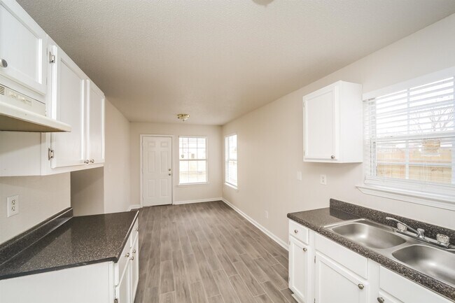 Building Photo - 4689 Waterfront Oak Dr